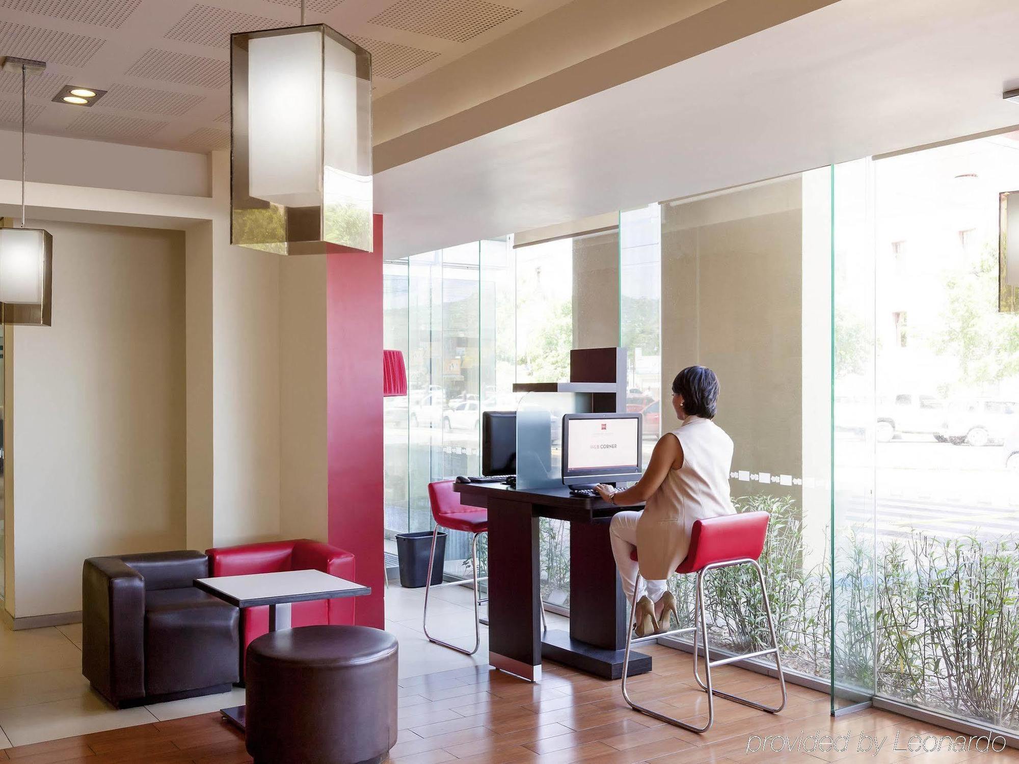 Ibis Hermosillo Buitenkant foto